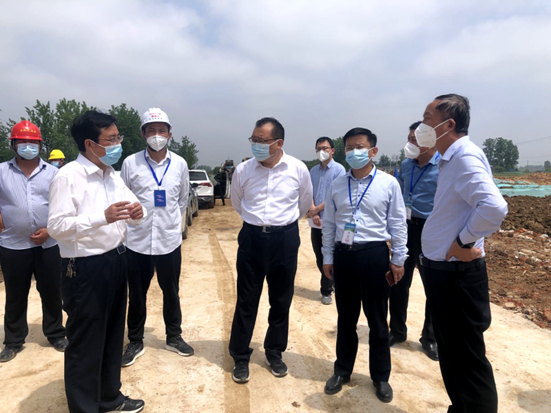 六安市委常委、常務副市長劉洪潔赴G237項目督導疫情防控及復工復產